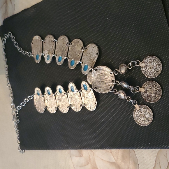 VINTAGE SILVER TONE FAUX TURQUOISE COIN DESIGN NECKLACE. - Picture 6 of 8